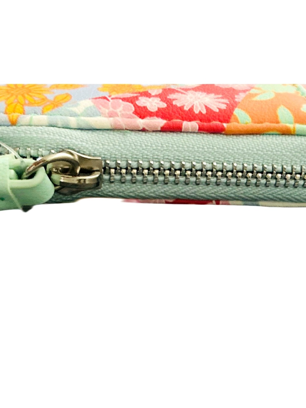 Flower Power Patchwork Zip Around Wristlet 🌸 - Picture 8 of 13